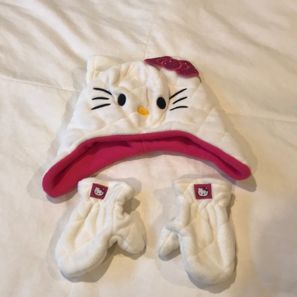 Hello Kitty hat & mittens